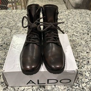 Great and versatile boots made by Aldo!